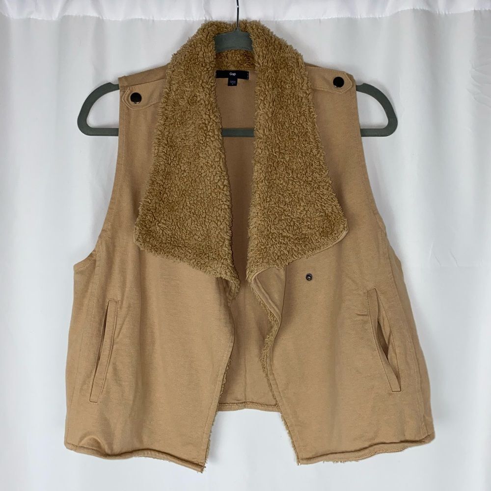 Gap Women’s Tan Faux Fur Collar Button Wrap Vest Size Small